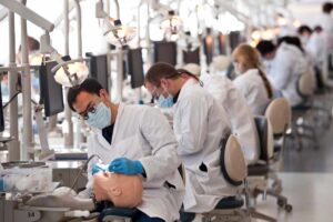 فعالیت دندانپزشکان مهاجر در کانادا